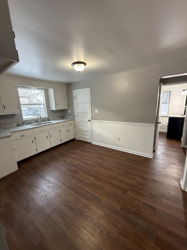 Building Photo - 11491 Dodge Ave