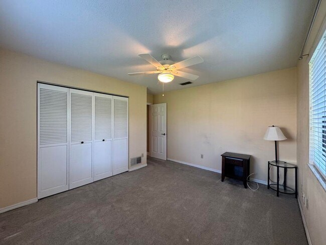 Building Photo - 3/2 in Pelican Bay