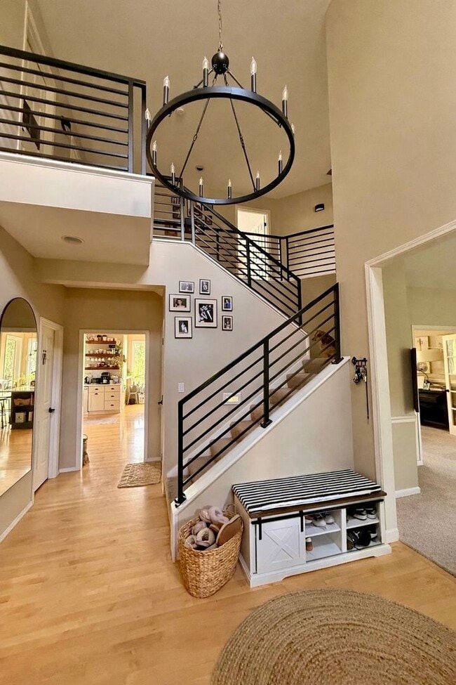Building Photo - Beautifully Renovated 5 Bed + Bonus Room Home in Forest Heights with a Wrap-Around Porch, Designe...