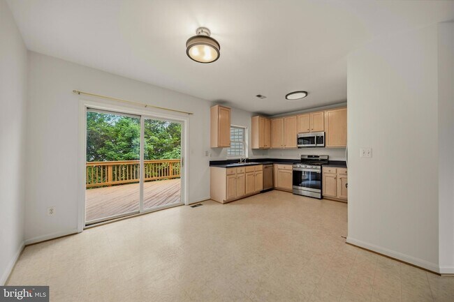 Building Photo - 25251 Dunvegan Square