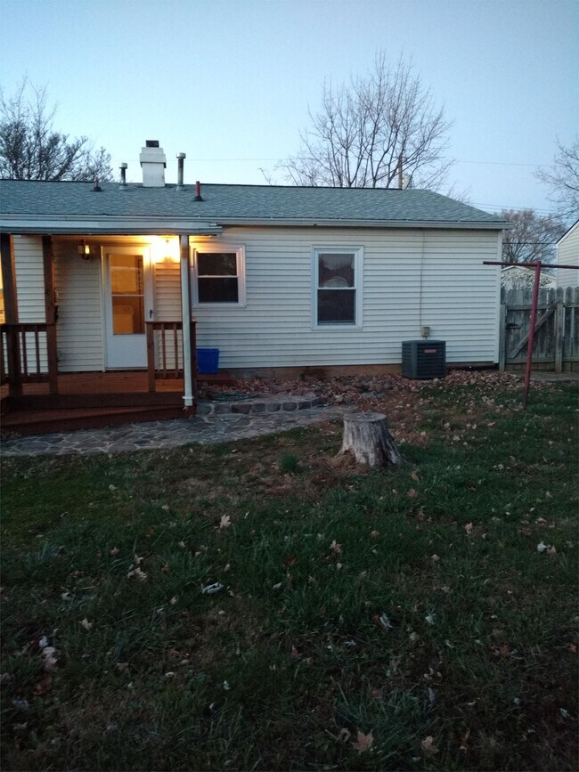 Building Photo - 557 Eagle Dr