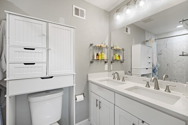 Building Photo - 5519 5th St NE