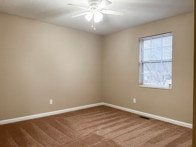 Building Photo - 675 Northview Dr NW