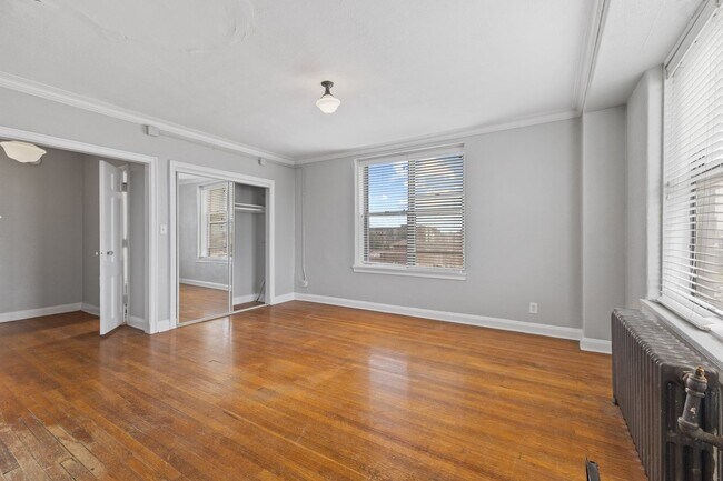 Building Photo - 28 E 16th St