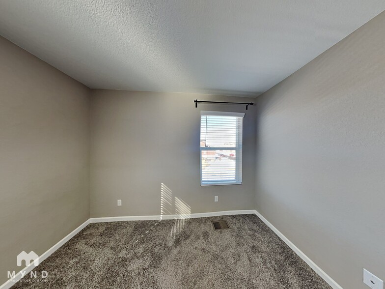 Building Photo - 9993 Truckee St