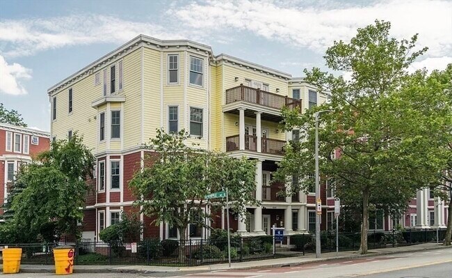 Building Photo - 4040 Washington St