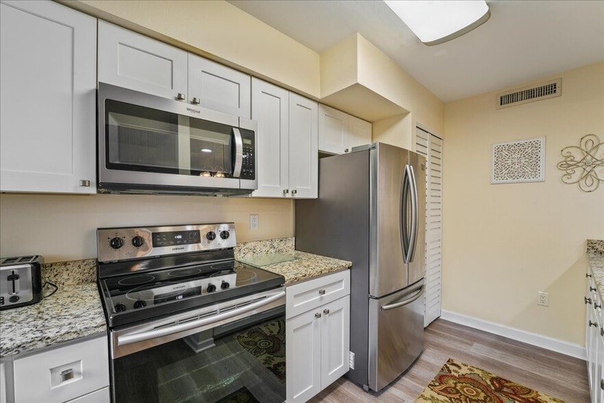 Building Photo - 5673 Ashton Lake Dr