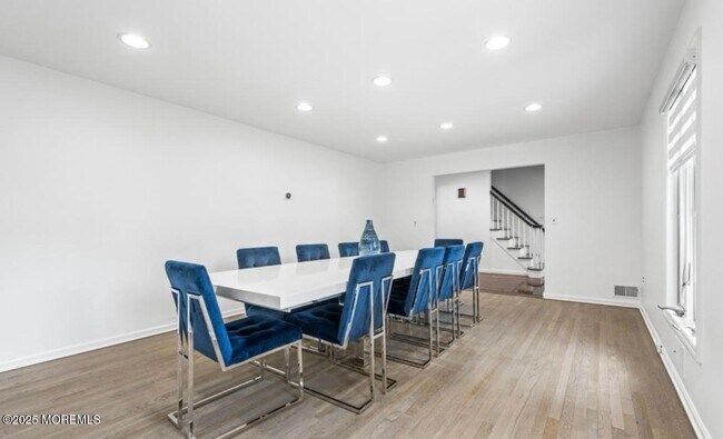 Building Photo - 16 Bridle Dr