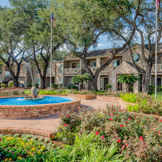 Building Photo - Kingswood Village Apartments