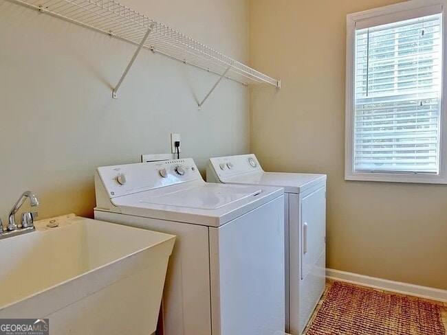 Building Photo - 410 Persimmon Dr
