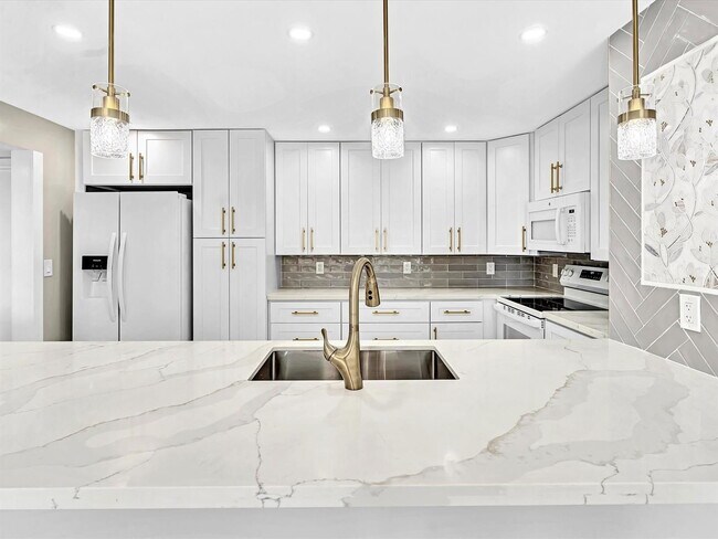 Building Photo - 1150 Hillsboro Mile Apt #1150, Hillsboro B...
