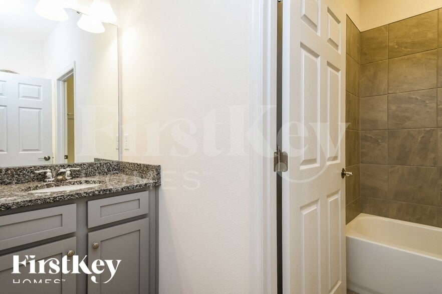 Building Photo - 1577 Isleta Lp