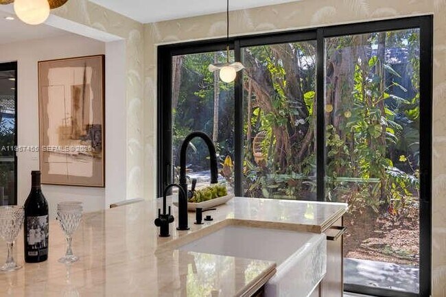 Building Photo - 2330 Overbrook St