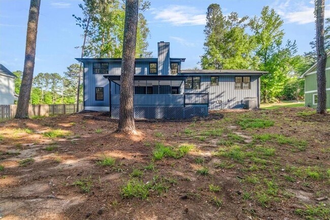 Building Photo - 1129 Pinehurst Rd