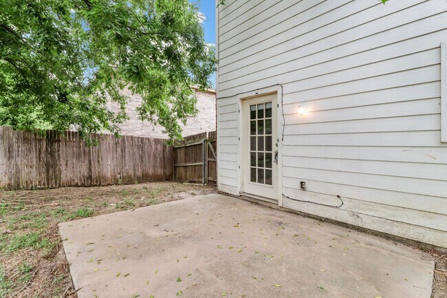 Building Photo - 929-931 Parkplace Ridge