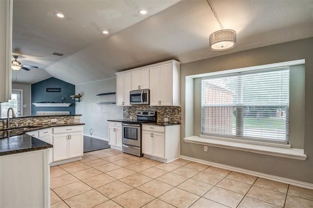 Building Photo - 2700 Dawn Spring Dr