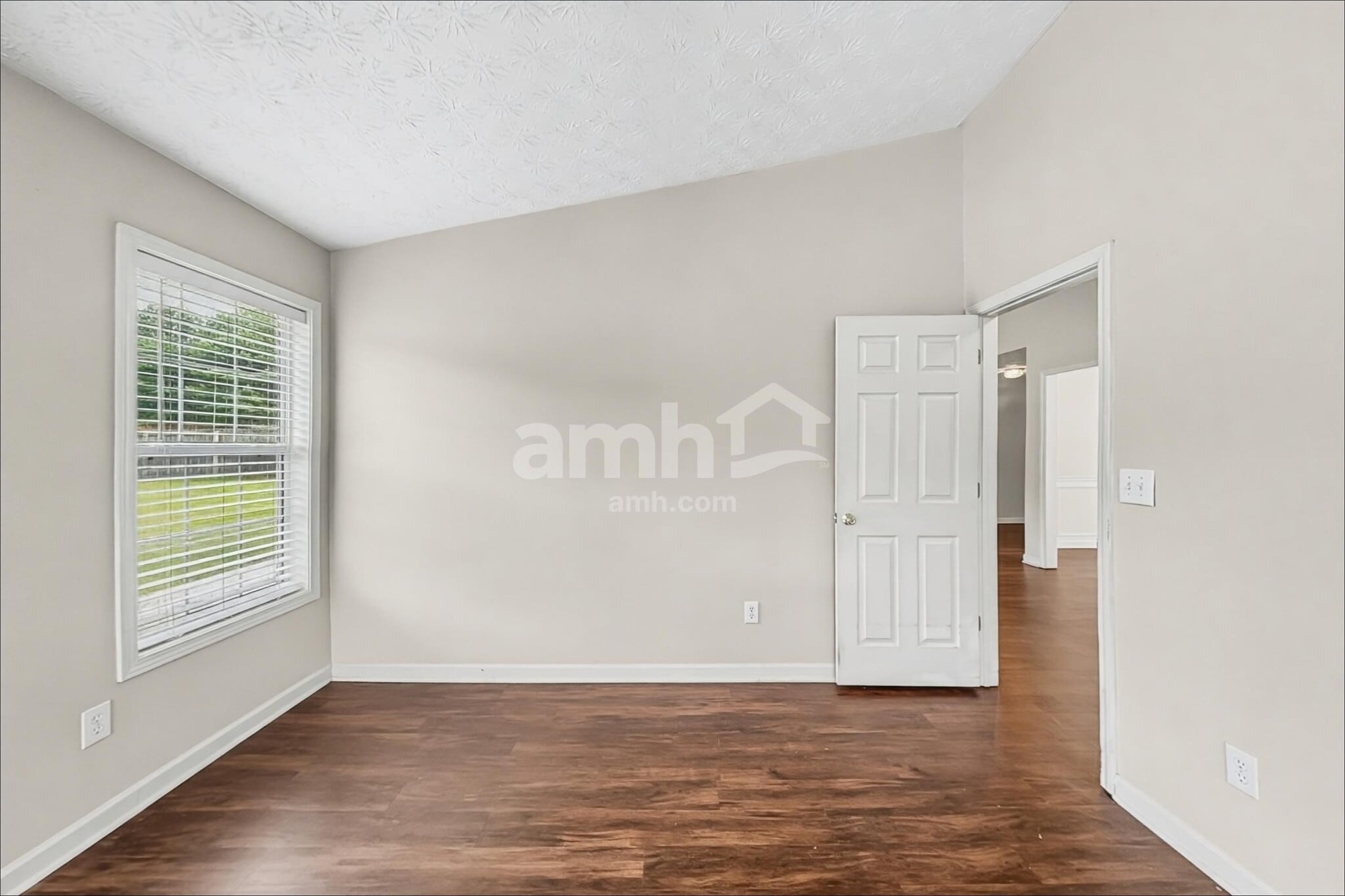 Building Photo - 1552 Armende Cir