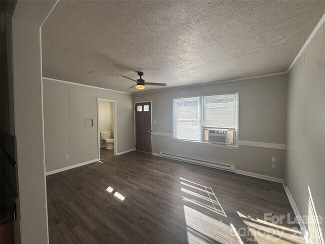 Building Photo - 337 Laurel St