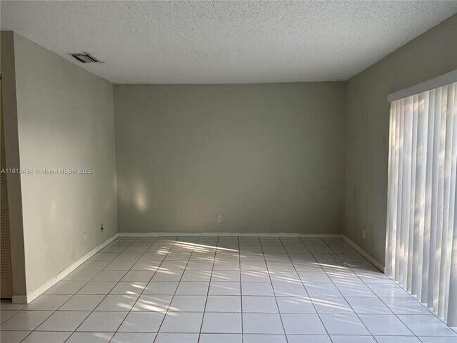 Building Photo - 17432 SW 140th Ct