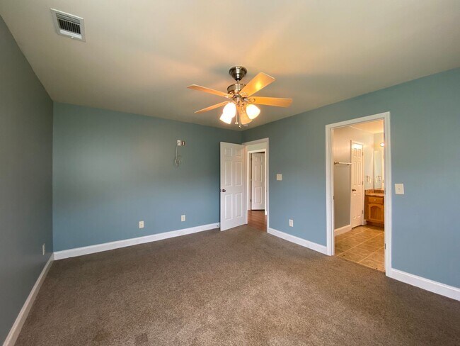 Building Photo - Home for Rent in Woodstock! View with 48 H...
