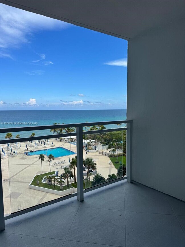 Building Photo - 2030 S Ocean Dr