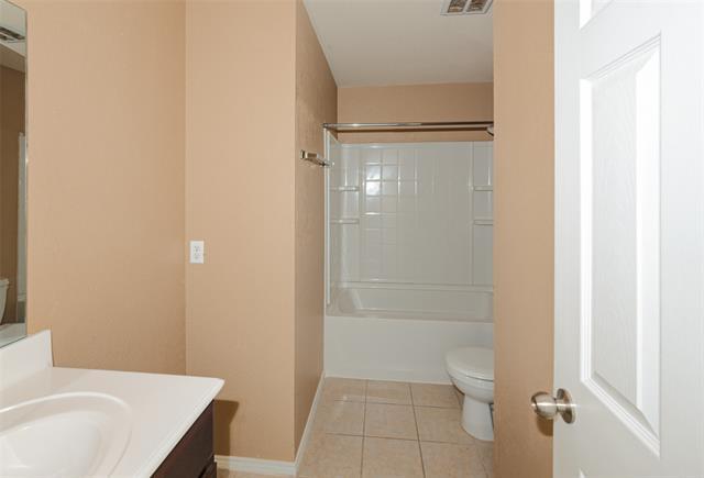 Building Photo - 590 Arthur Dr