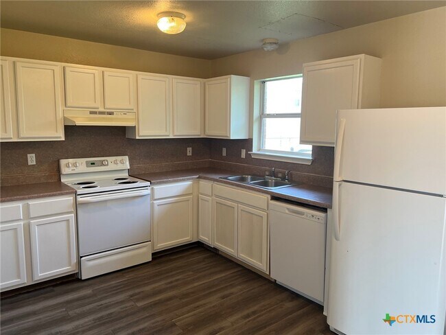 Building Photo - 2811 Cantabrian Dr