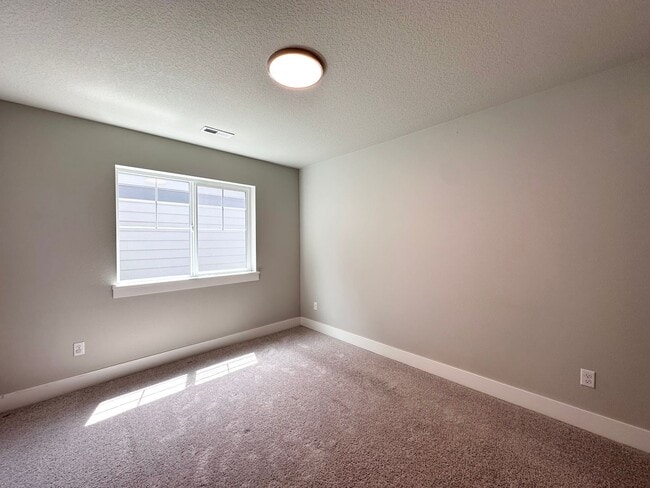 Building Photo - Beautiful Home in Desirable Monterey Estates – Happy Valley