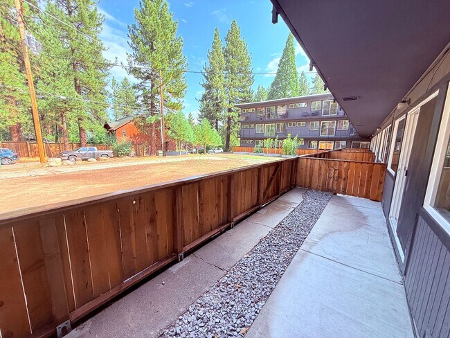 Building Photo - 2 bed 1 bath apartment for rent in South Lake Tahoe
