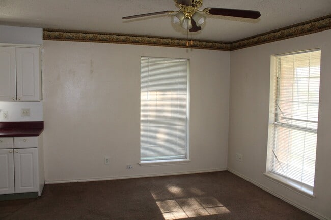 Building Photo - 701 SW 1st St Cooper, TX