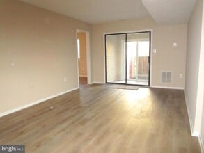 Building Photo - 7291 Coachlight Ct