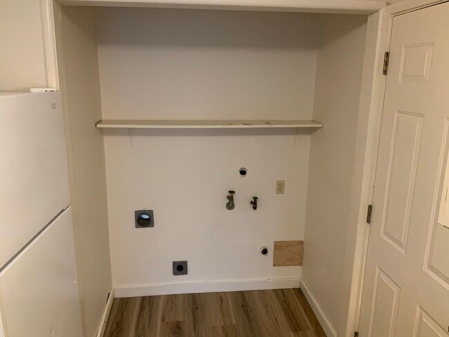 Building Photo - 2 Bedroom Duplex Near Autzen Stadium