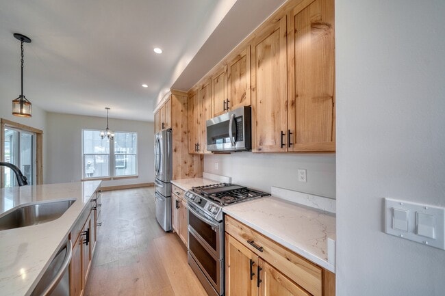 Building Photo - 300 McClary Pk