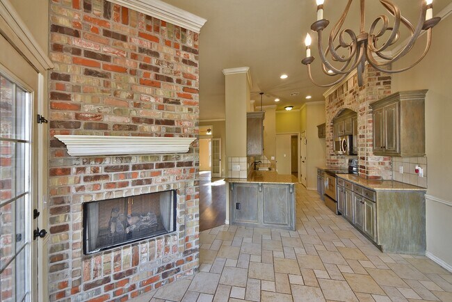 Building Photo - Amazing Home - 3 bed 2 bath - Edmond Schools