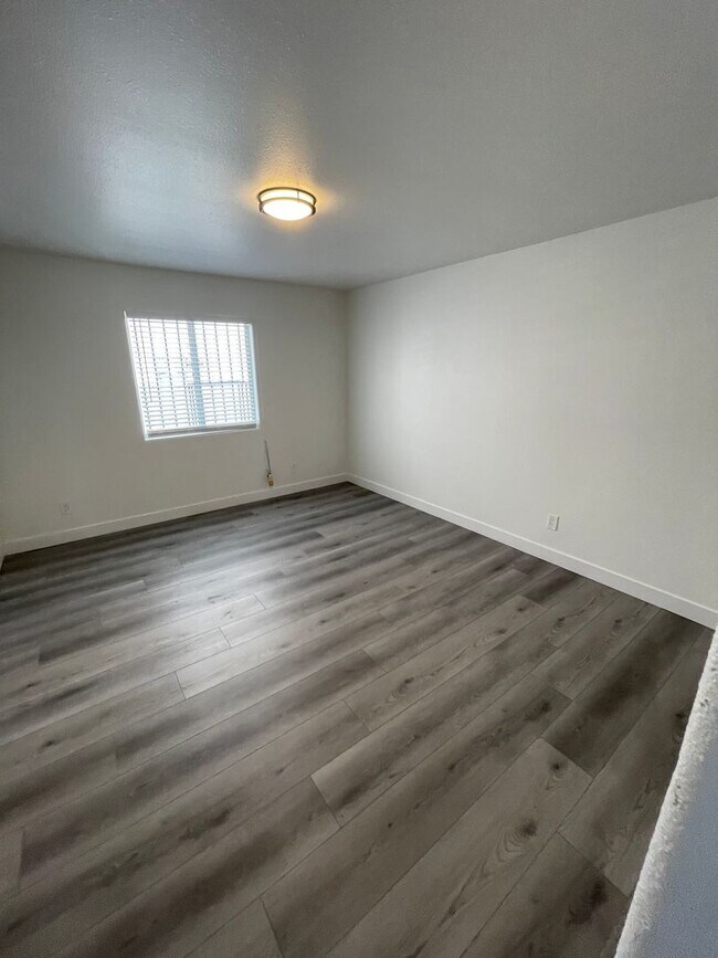 Building Photo - 206 S Rose Ave