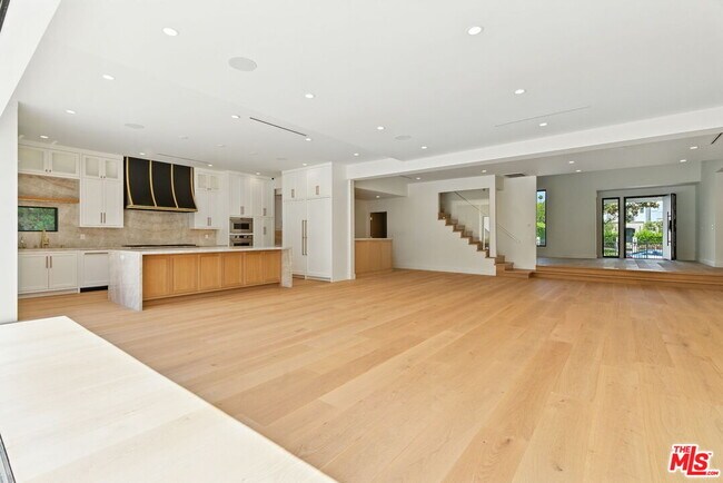 Building Photo - 603 N Camden Dr