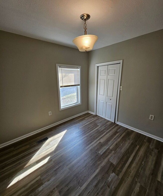 Building Photo - COMING SOON!!!   2 Bedroom 1 Bathroom Home