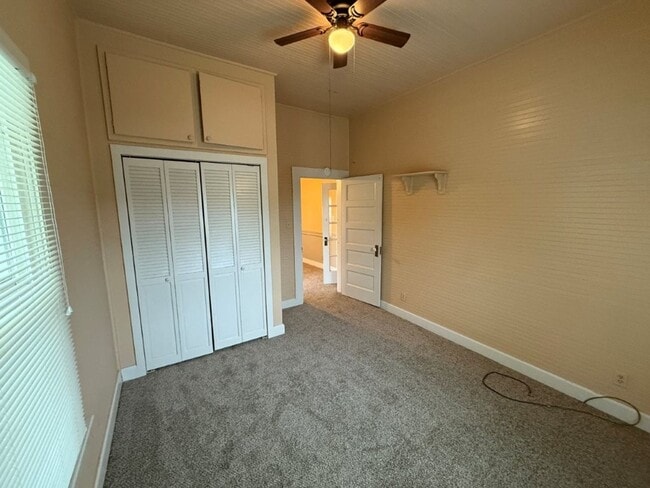 Building Photo - 3 Bedroom 1.5 Bath Downtown Dixon *STAR RENTALS