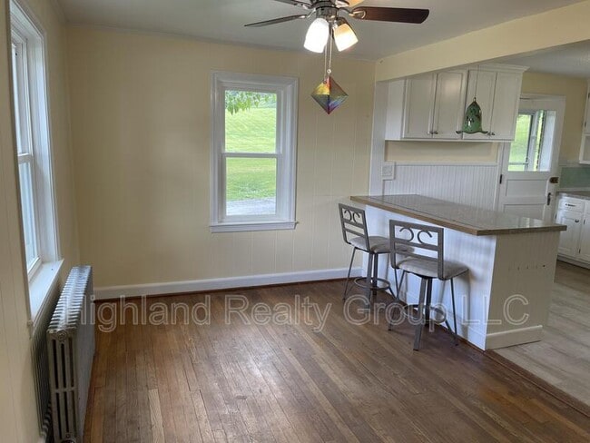 Building Photo - 167 Penn St