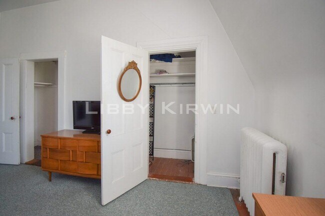 bedroom closets - 6 Sunnyside Pl