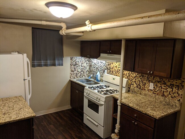 Building Photo - 474 Herschel St