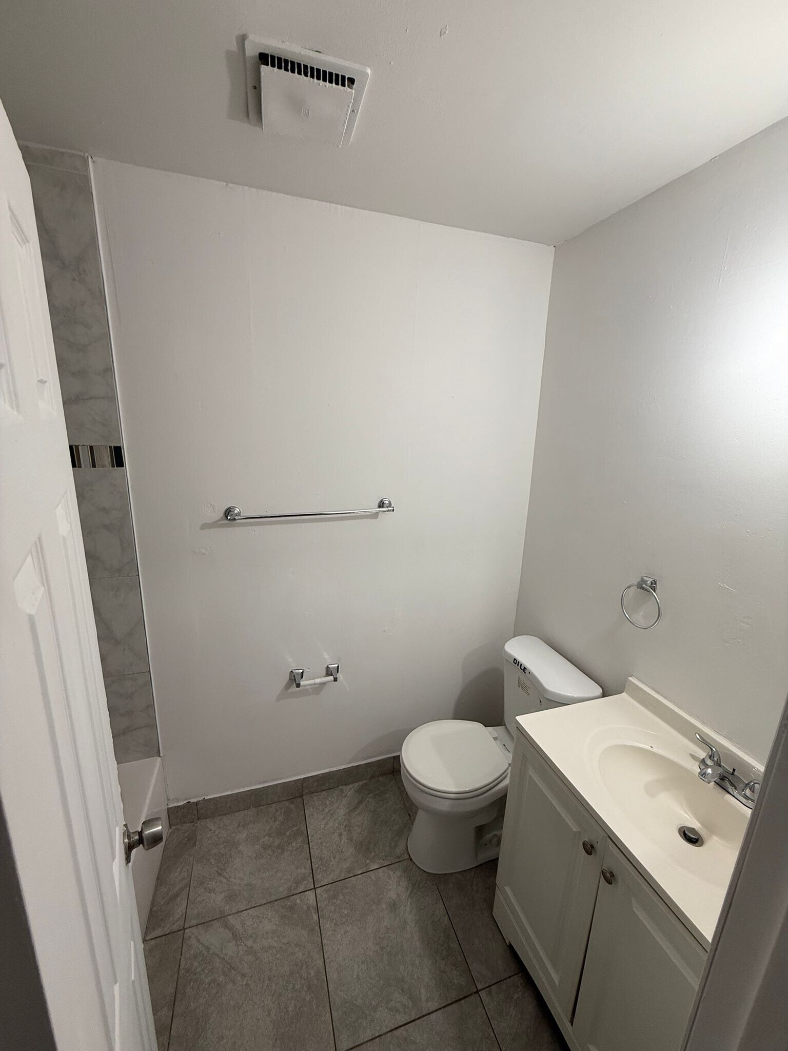 Building Photo - 853 SW 9th Ct