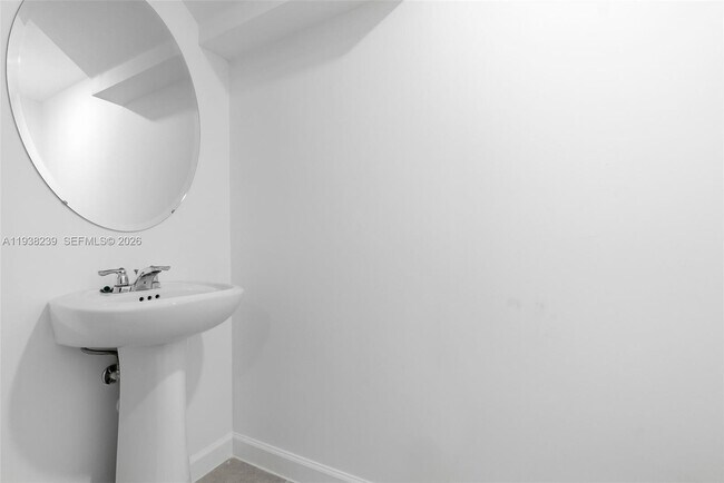 Building Photo - 2705 SE 25th Ave