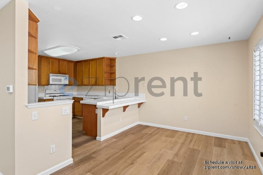 Building Photo - 439 Sandhurst Dr