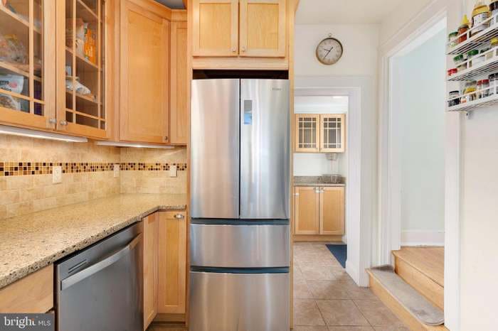 Building Photo - 8601 Mayfair Pl