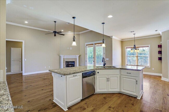 Building Photo - 3 Bed/2 Bath Home in North Place Reserves in Madison