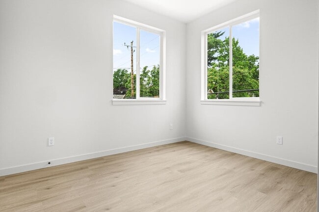 Building Photo - 540 N Blandena St