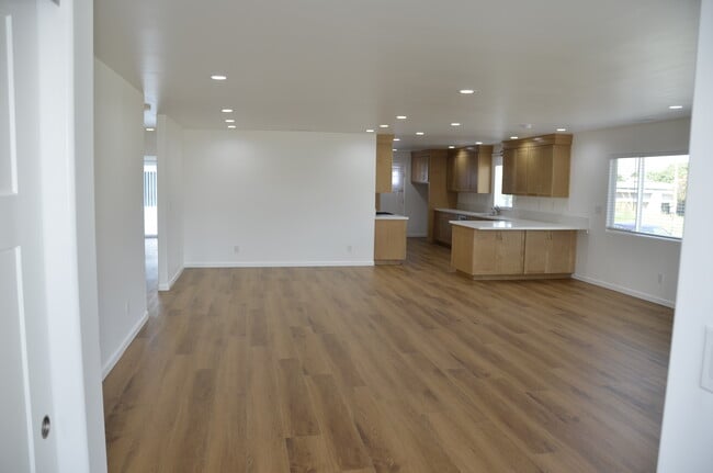 Building Photo - 3605 W 181st St