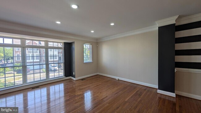 Building Photo - 42681 Rolling Rock Square