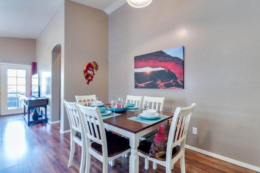Building Photo - 44342 Palmen Dr